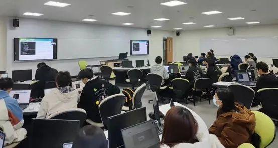 与四川大学计算机学院合作实验课正式开课